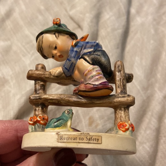 Retreat to Safety Hummel - Picture 5 of 6